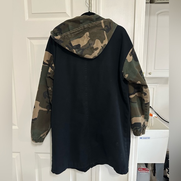 Forever 21 Unisex Trench Coat - Picture 2 of 4